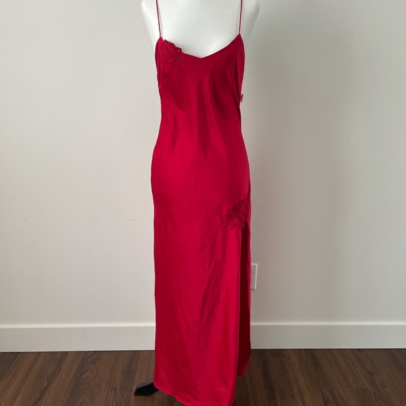 Red silk slip dress with thigh slit - Picture 2 of 3